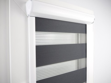 ДЕНЬ НОЧЬ РОЛЬСТАВНИ В КАССЕТЕ С НАПРАВЛЯЮЩИМИ 71х130