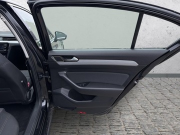 Volkswagen Passat B8 Variant Facelifting 1.5 TSI EVO 150KM 2022 Volkswagen Passat 1.5 TSI / 150 KM Business DSG FV, zdjęcie 36