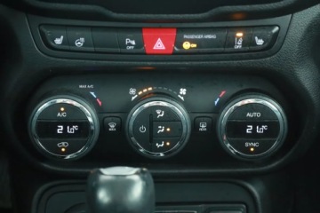 Jeep Renegade SUV 1.4 MultiAir 170KM 2015 Jeep Renegade 1.4 MultiAir, Salon Polska, zdjęcie 11