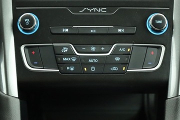 Ford Mondeo V Liftback Facelifting 2.0 EcoBlue 150KM 2019 Ford Mondeo 2.0 EcoBlue, Salon Polska, zdjęcie 9