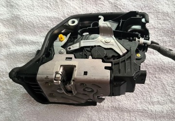 BMW F15 ZÁMEK DVEŘE PŘEDNÍ LEVÝ DOTAHOVACÍ - 51217281945 7281945