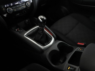 Nissan Qashqai II Crossover 1.6 DIG-T 163KM 2017 Nissan Qashqai Navi Kamera cofania Klimatyzacja, zdjęcie 27