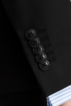 Czarny gładki garnitur dwuczęściowy klasyczny basic rozmiar 176-120-106