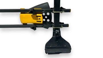 Багажник Thule на крышу с держателями для велосипедов.