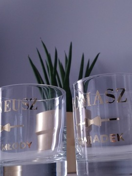 2 бокала для виски с надписью MIRROR Wedding.