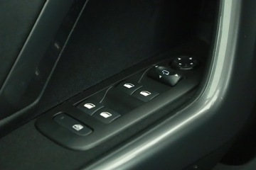 Peugeot 2008 I SUV Facelifting 1.2 PureTech 82KM 2018 Peugeot 2008 1.2 PureTech, Salon Polska, zdjęcie 12