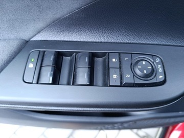 Toyota C-HR II SUV 2.0 Hybrid Dynamic Force 197KM 2024 Toyota C-HR 2.0 Hybrid Executive 2.0 Hybrid Dynami, zdjęcie 31