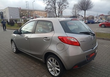 Mazda 2 II Hatchback 5d 1.3 86KM 2010 Mazda 2 Bezwypadkowy - klimatyzacja - benzyna 1,3 - 86 KM 1.3 Benzyna 86KM, zdjęcie 9