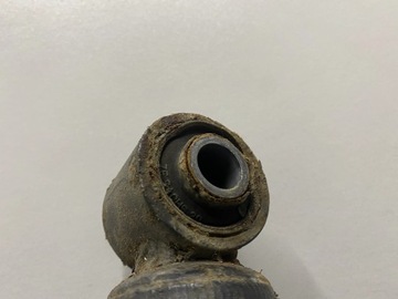 BMW 5 F10 F11 2010 LEVÝ STRANA TLUMIČE