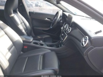 Mercedes CLA C117 2017 Mercedes-Benz CLA 2017 r., 2,0L 250 4MATIC 2.0 Benzyna 208KM, zdjęcie 8