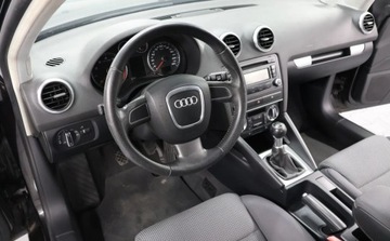 Audi A3 8P Hatchback 3d 2.0 TDI CR 140KM 2009 Audi A3 Climatronic, XENON, Komputer, Felgi Alu, El. Szyby, Centralny Zamek, zdjęcie 4