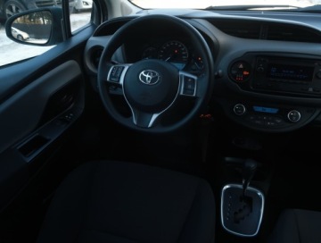 Toyota Yaris IV Hatchback 1.5 Hybrid Dynamic Force 116KM 2020 Toyota Yaris 1.5 VVT-i Hybrid, Salon Polska, zdjęcie 6