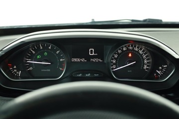 Peugeot 2008 I SUV Facelifting 1.2 PureTech 82KM 2017 Peugeot 2008 1.2 PureTech, Navi, Klima, Tempomat, zdjęcie 7