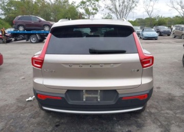 Volvo XC40 Crossover Facelifting 2.0 B5 250KM 2023 Volvo XC 40 2023r., B5 Plus Bright Theme, 2L, od ubezpieczalni 2.0 Benzyna, zdjęcie 8