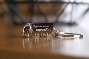 3D брелок для грузовика + гравировка для парня или водителя