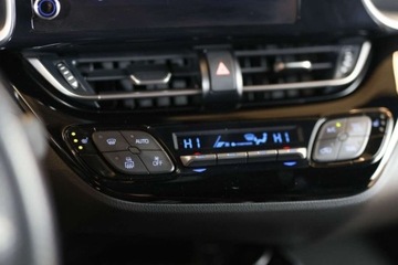 Toyota C-HR I Crossover Facelifting 2.0 Hybrid Dynamic Force 184KM 2022 Toyota C-HR 2.0 Hybrid GR Sport 2.0 Hybryda 184KM, zdjęcie 34