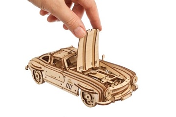 Winged Sports Coupe; drewniany model samochodu do składania Ugears