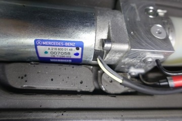 MERCEDES W216 VZPĚRA/TLAKOVAČ KRYT KUFRU ČERPADLO 2168000148 W221 CL