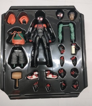 Сборка модели фигурки Человека-паука: фигурка IntoTheSpider Майлза Моралеса