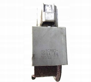 KONDENZÁTOR RELÉ TOYOTA YARIS II 2006-2011 ROK 90980-04186