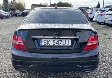 Mercedes Klasa C W205 2014 Mercedes-Benz Klasa C Wersja Avantgarde AMG 3.5 Benzyna 231KM, zdjęcie 4