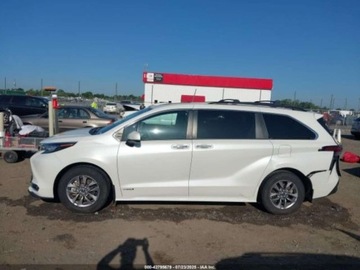Toyota Sienna III 2021 Toyota Sienna XLE, 2021r. 2.5 Benzyna 189KM, zdjęcie 3