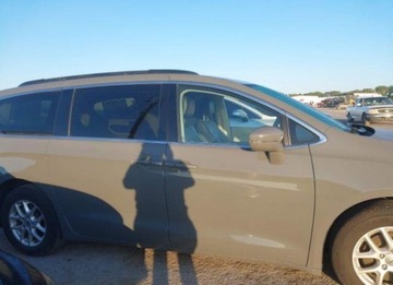 Chrysler Pacifica II 2022 Chrysler Pacifica 2022, 3.6L, TOURING L, po gradobiciu 3.6 Benzyna 287KM, zdjęcie 3