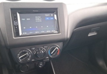 Suzuki Swift VI Hatchback Facelifting 1.2 DualJet SHVS 83KM 2021 Suzuki Swift 1.2 Dualjet SHVS Premium CVT 1.2 Benzyna 83KM, zdjęcie 21