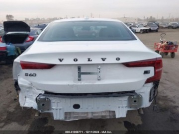 Volvo S60 III 2024 Volvo S60 Recharge Plug-In Hybrid T8 Ultimate Black Edition, 2024r., 4x4,, zdjęcie 7