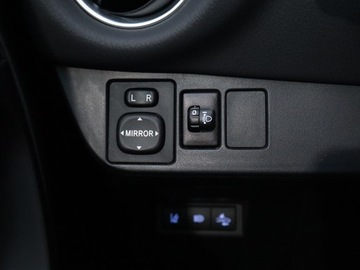 Toyota Yaris III Hatchback 5d Facelifting 2017 1.5 Dual VVT-iE 111KM 2019 Toyota Yaris 1.5 Dual VVT-i, Navi, Klima, zdjęcie 16