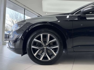 Volkswagen Passat B8 Variant Facelifting 2.0 TDI SCR 150KM 2023 Volkswagen Passat Business ACC LED Hak CarPlayAndroid Auto Podgrzewan, zdjęcie 17