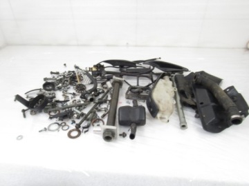 Śrubki + ośka + stopka itd. Yamaha R-6, 01r RJ03