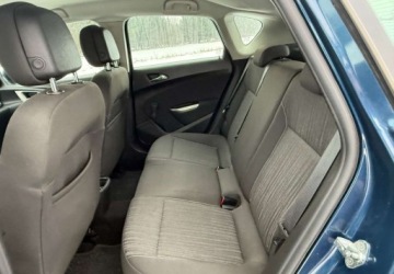 Opel Astra J Hatchback 5d 1.6 Twinport ECOTEC 115KM 2010 Opel Astra Opel Astra 1.6 Innovation 1.6 Benzyna 115KM, zdjęcie 10