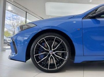 BMW Seria 1 F40 Hatchback M 2.0 M135i 306KM 2022 BMW Seria 1 M135i xDrive Pakiet M Performance Panorama Ambiente FV23, zdjęcie 18