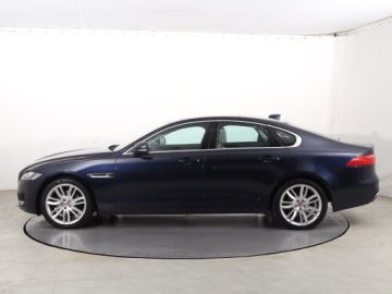 Jaguar XF II Sedan 2.0 i4D 240KM 2017 Jaguar XF 25d AWD, Salon Polska, 237 KM, 4X4, zdjęcie 2