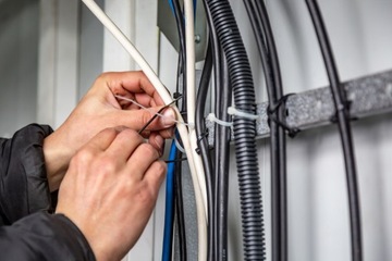 Стяжка кабельная стяжка кабельная стяжка кабельная стяжка 4,8-280-300 УФ