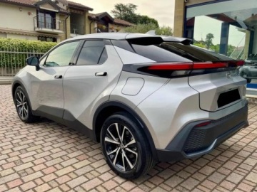 Toyota C-HR II SUV Plug-In 2.0 Hybrid Dynamic Force Plug-in  223KM 2025 Od ręki - Style 2.0 Hybrid Dynamic Force Plug-in 223KM | Podgrzewane fotele, zdjęcie 3