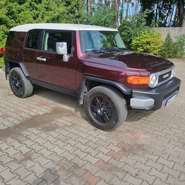 Toyota FJ Cruiser 4.0 239KM 2007 TOYOTA FJ CRUISER 4.0 2007r 4x4 GAZ WŚCICIEL