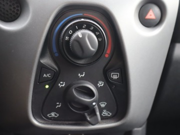 Toyota Aygo II Hatchback 3d Facelifting 1.0 VVT-i 72KM 2019 Toyota Aygo 1.0 VVT-i, Salon Polska, zdjęcie 12