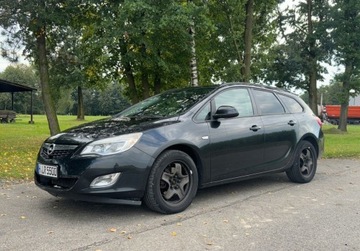 Opel Astra J Sports Tourer 1.7 CDTI ECOTEC 110KM 2012 Opel Astra Zarejestrowany, ori. lakier, podgrzewana kierownica, hak 1.7