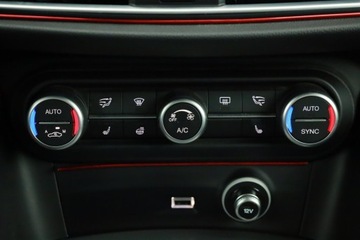 Alfa Romeo Stelvio SUV 2.0 Turbo 280KM 2019 Alfa Romeo Stelvio 2.0 Turbo Q4, Salon Polska, zdjęcie 9