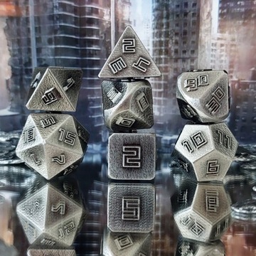 ONI NADCHODZĄ ZESTAW 7 METALOWYCH KOŚCI RPG