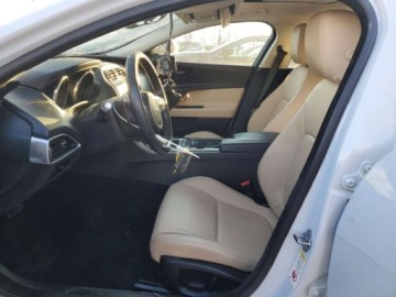 Jaguar XE 2018 Jaguar XE Premium 2018 2.0 Benzyna 247KM, zdjęcie 7