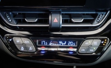 Toyota C-HR I Crossover Facelifting 1.8 Hybrid 122KM 2023 Toyota C-HR 1.8 Hybrid GPF GR Sport 1.8 Hybryda 122KM, zdjęcie 21