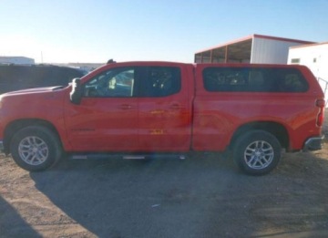 Chevrolet Silverado II 2022 Chevrolet Silverado 2022, 5.3L, 4x4, 1500 LTD, po gradobiciu 5.3 Benzyna, zdjęcie 2