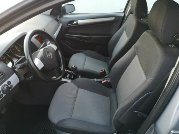 Opel Astra H Kombi 1.9 CDTI ECOTEC 120KM 2005 Opel Astra 1.9 CDTI 120KM Klimatyzacja Elektryka, zdjęcie 15