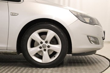 Opel Astra J Hatchback 5d 1.7 CDTI ECOTEC 110KM 2012 Opel Astra 1.7 CDTI, Navi, Klima, Klimatronic, zdjęcie 14