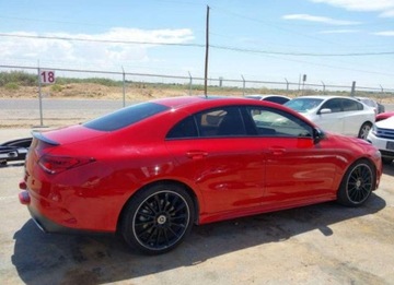 Mercedes CLA C118/X118 2020 Mercedes-Benz CLA 2020, 2.0L, porysowany lakier 2.0 Benzyna 221KM, zdjęcie 3