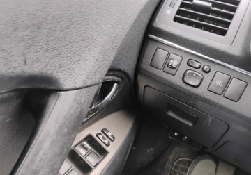 Toyota Avensis III Wagon 2.0 D-4D 126KM 2010 Toyota Avensis 2010r, 2.0 DIESEL. Lekko uszkodzony przod. Jezdzi. 2.0, zdjęcie 9