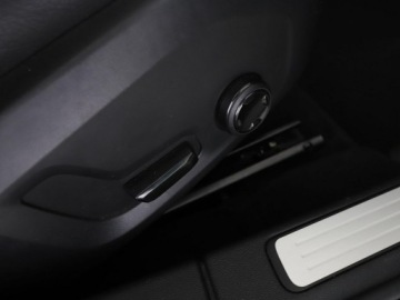 Volvo V60 II  Kombi 2.0 T5 250KM 2019 Volvo V60 Inscription T5 automat skóra navi, zdjęcie 35